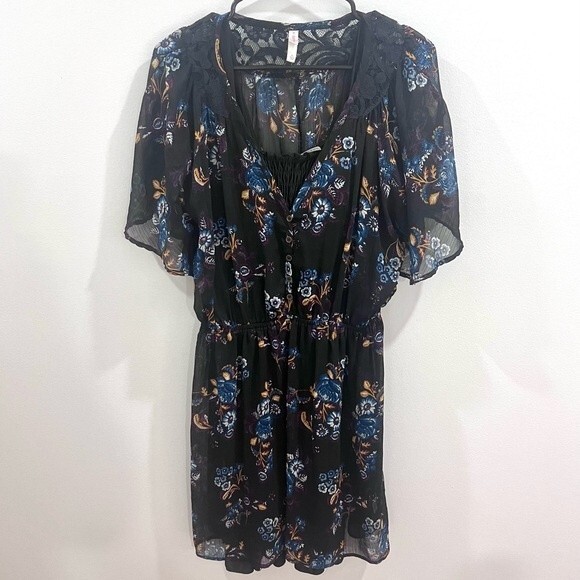 Black floral sheer overlay half button dress size XL - Picture 3 of 7